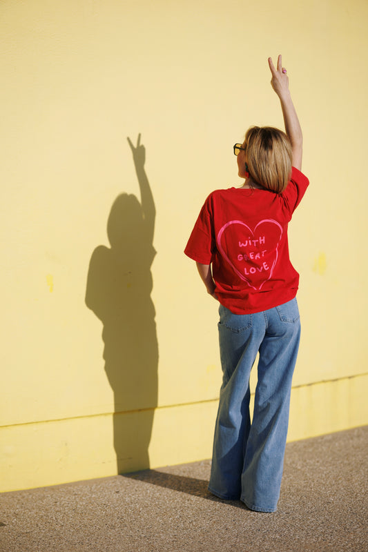 T-shirt rood 'with great love'